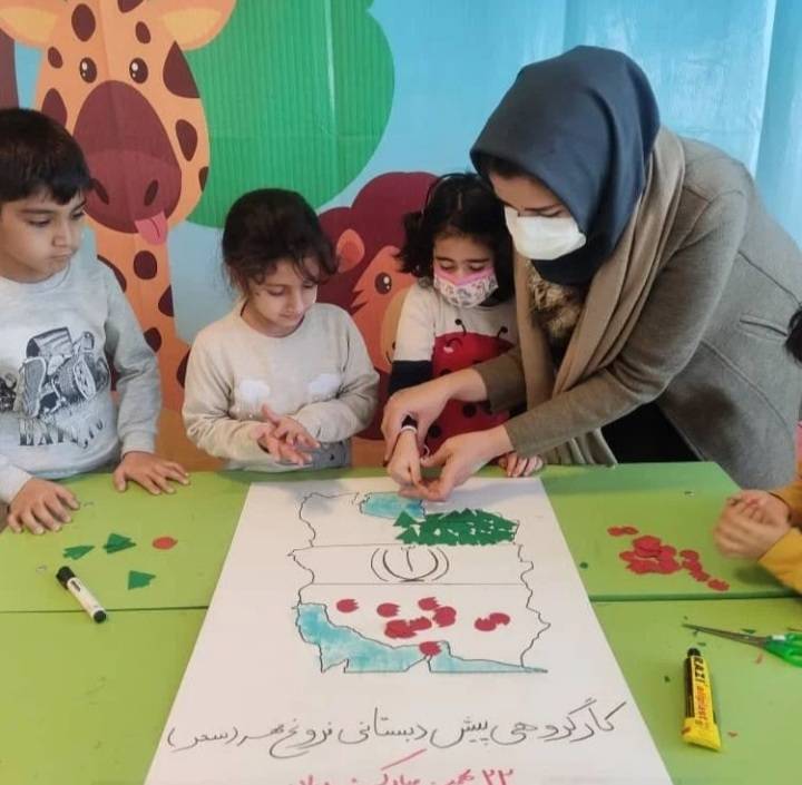 تهیه روزنامه دیواری